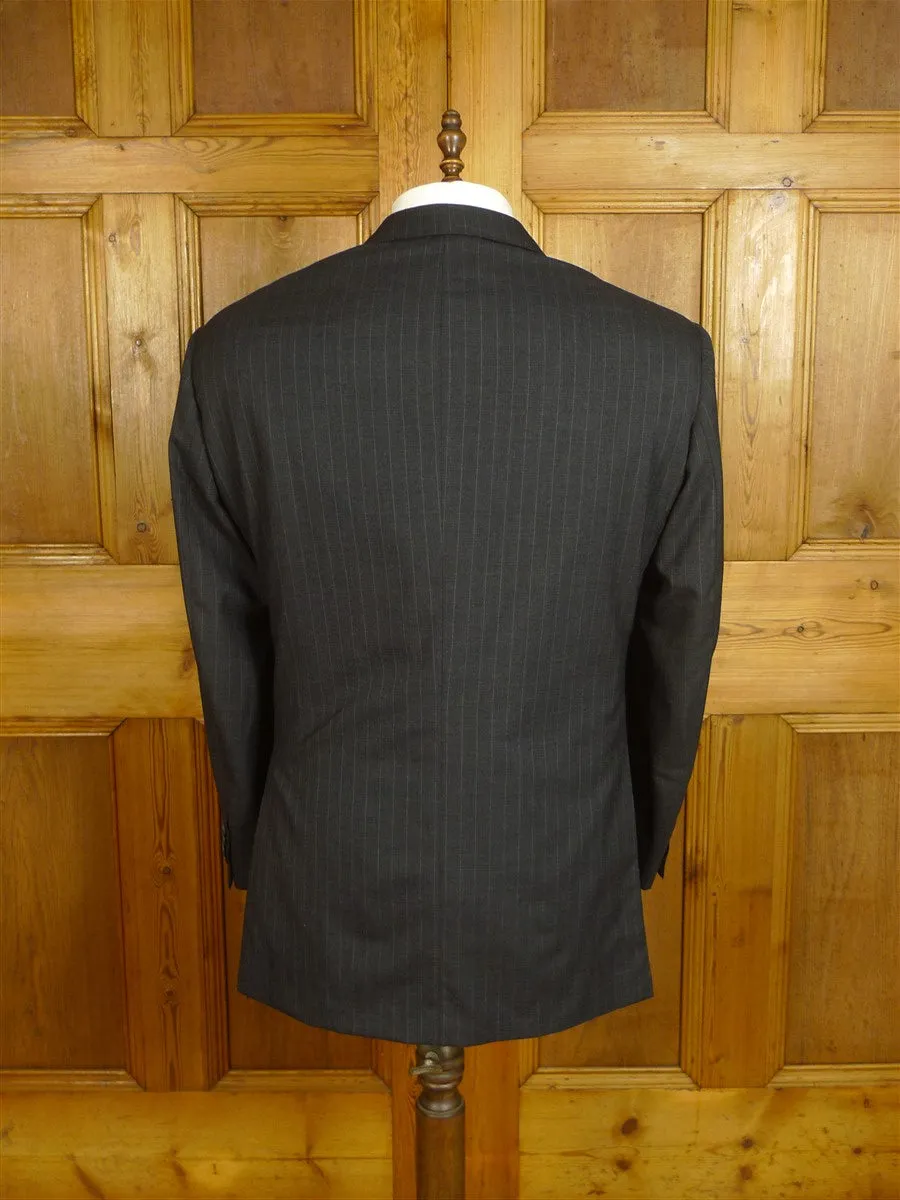 24/0886 immaculate kilgour french stanbury 2002 savile row bespoke grey pin-stripe worsted suit w/ hanger 45-46 regular