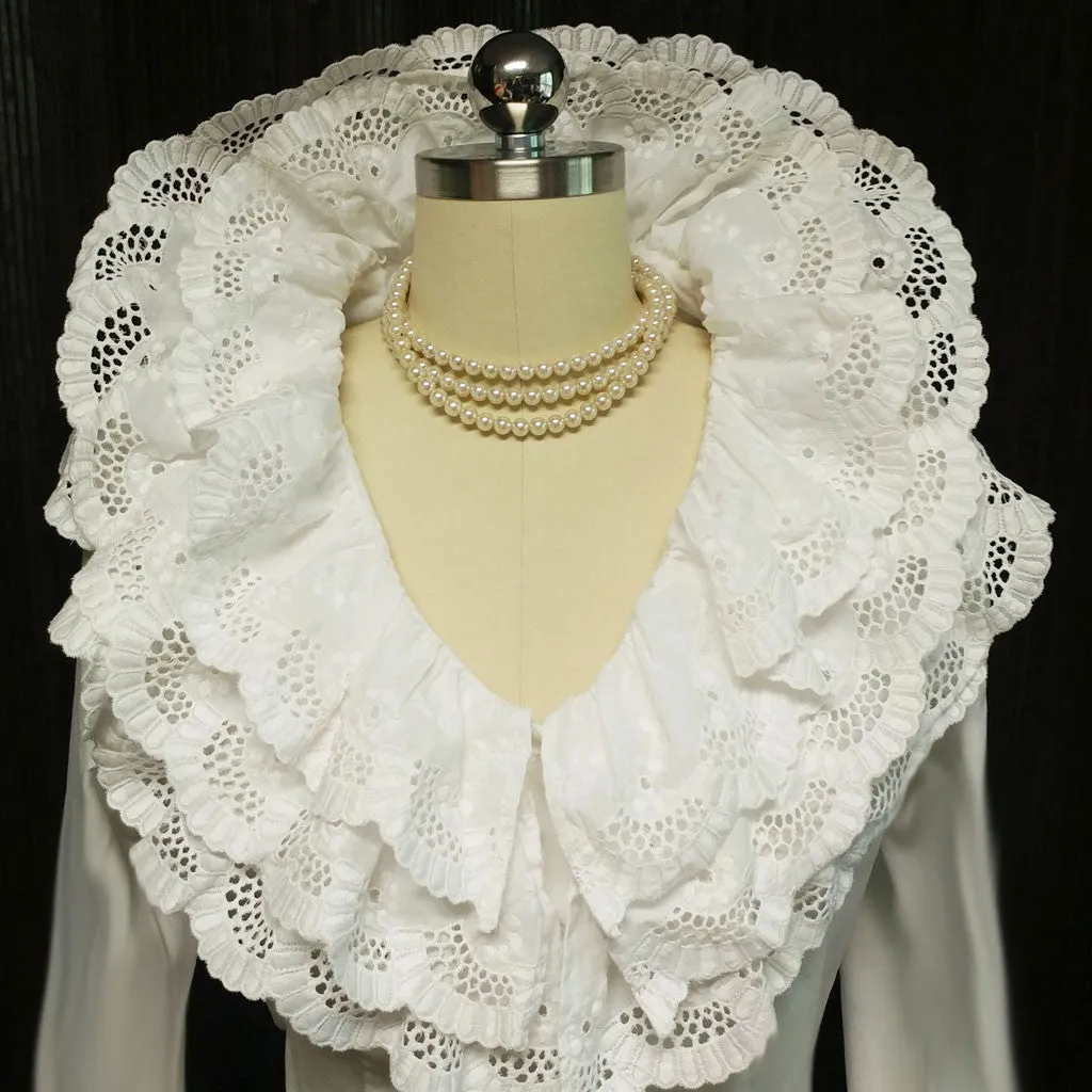 *VINTAGE VERY FEMININE 3 TIER EMBROIDERED SCALLOPED EYELET COLLAR BLOUSE